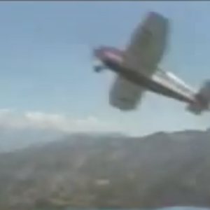 Kapitelbild: Cockpitaufnahme einer Cirrus mit aktivierten Rettungssystem