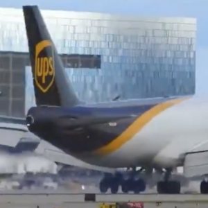 Kapitelbild: Plane aborts landing