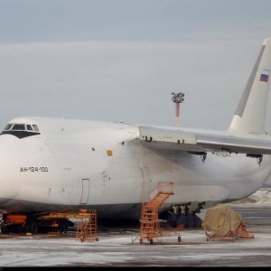 Kapitelbild: Die AN-124, registration RA-82042, wird wieder aufgebaut