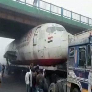 Kapitelbild: Air India B737 Stuck unter der Brücke