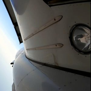 Kapitelbild: Spiegelung im Landescheinwerfer