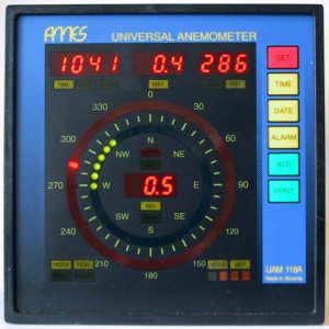 Kapitelbild: Windanzeige des Towers / ATIS