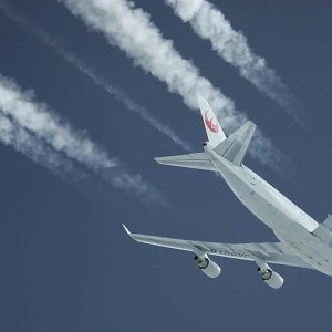 Kapitelbild: Contrails aus dem Outflowvalve