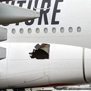 Folge 86: Emirates A380 Lands With Huge Hole In Fuselage
