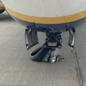Folge 109: B737 suffered the failure of parts of the nose gear