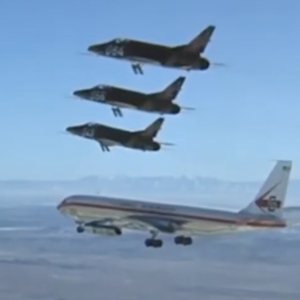 Folge 127: Film Skyjack: FlyBy Szene