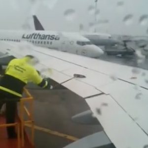 Folge 135: Harry beim mechanical De-Icing