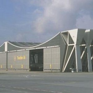 Folge 160: Markus beim Fotografieren bei LH Technik Frankfurt.