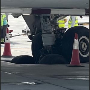 Folge 165: Boeing 787 Damaged with Gear Collapse in Drain