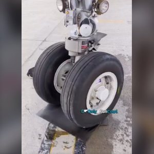 Folge 165: replacement of the nose gear servo control valve on a A321