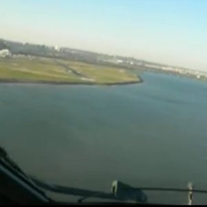 Folge 179: Bild vom Anflug in 300' RWY33