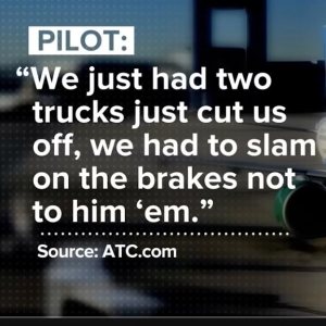 Folge 223: Frontier Jet Has Close Call With Service Trucks at LAX